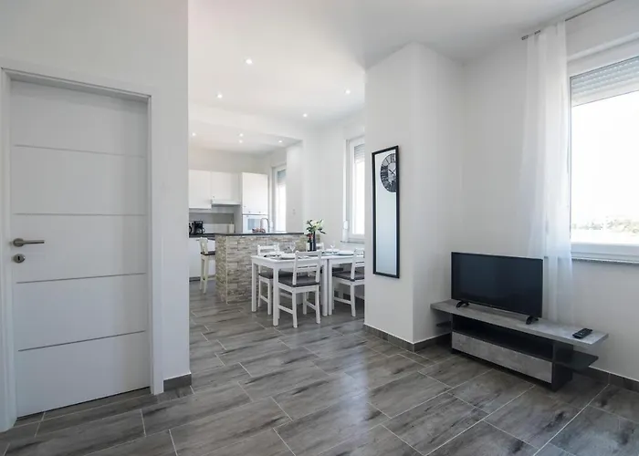 Pleasure Sea View זאדאר