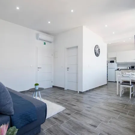 Pleasure Sea View Apartment