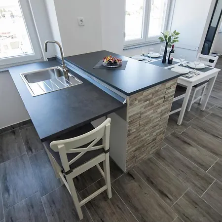 Pleasure Sea View Apartment *