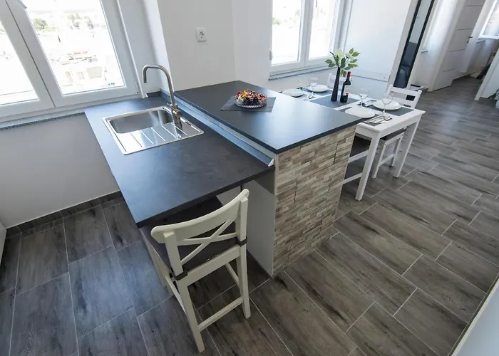 Pleasure Sea View Apartment *